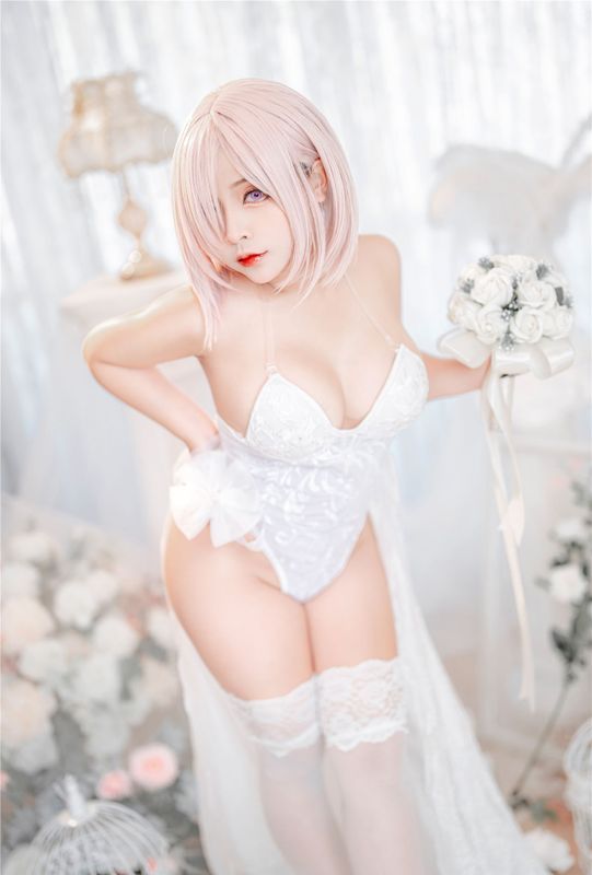 Sayo Momo – Mashu White Lingerie Body Oil-幻想世界