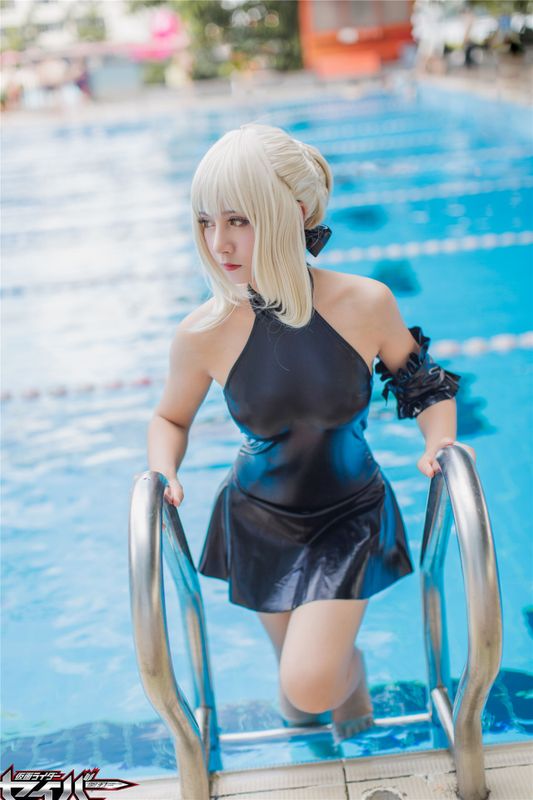 [秋山AkI] 水着黑SABER-幻想世界