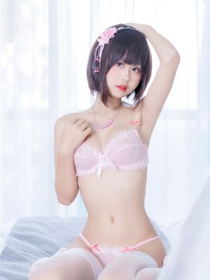 萌芽儿 加藤惠睡衣+内衣-幻想世界